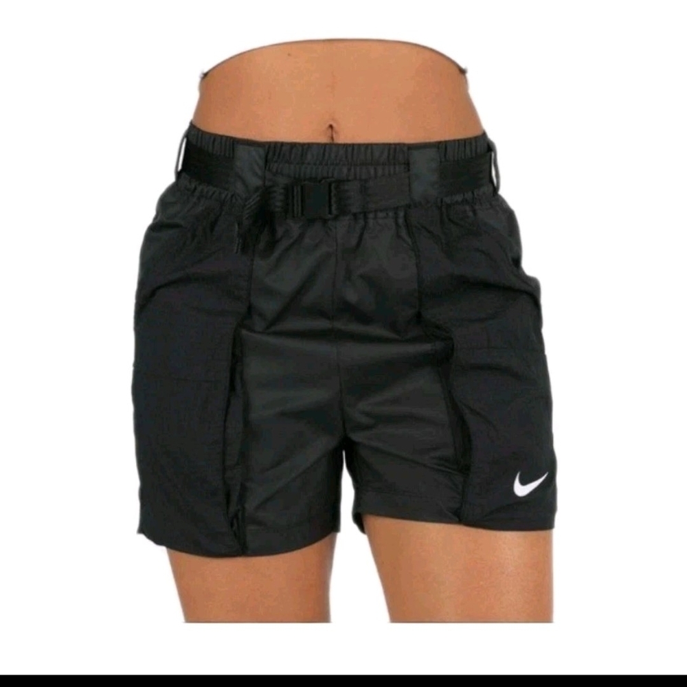 Nike ACG Women’s Black Trail Utility Shorts Medium